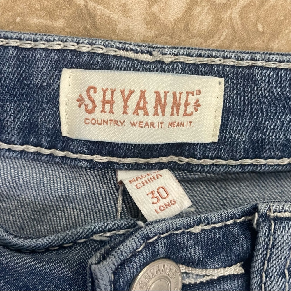 SHYANNE WOMEN'S DESTRUCTED KNEE SUPER FLARE‎ LEG JEANS SZ 30 - Picture 3 of 13
